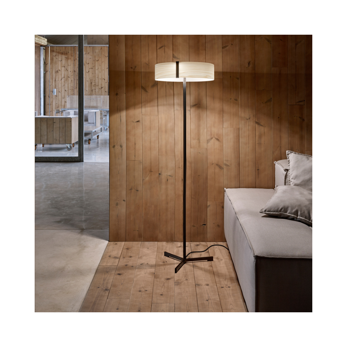 Stehlampe "Thesis"